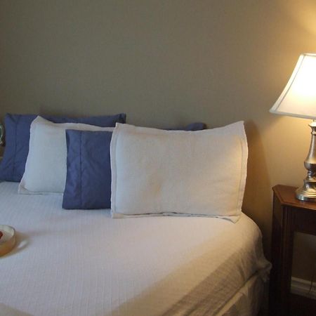 Country Encounters Accommodations Coleman Bilik gambar