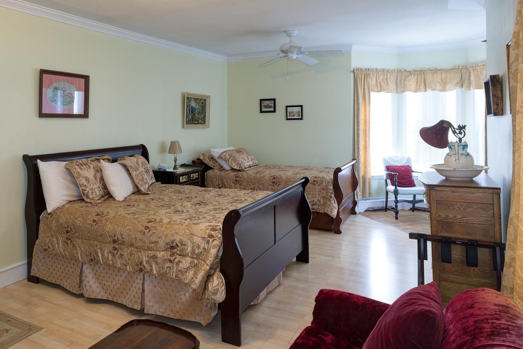 Country Encounters Accommodations Coleman Bilik gambar