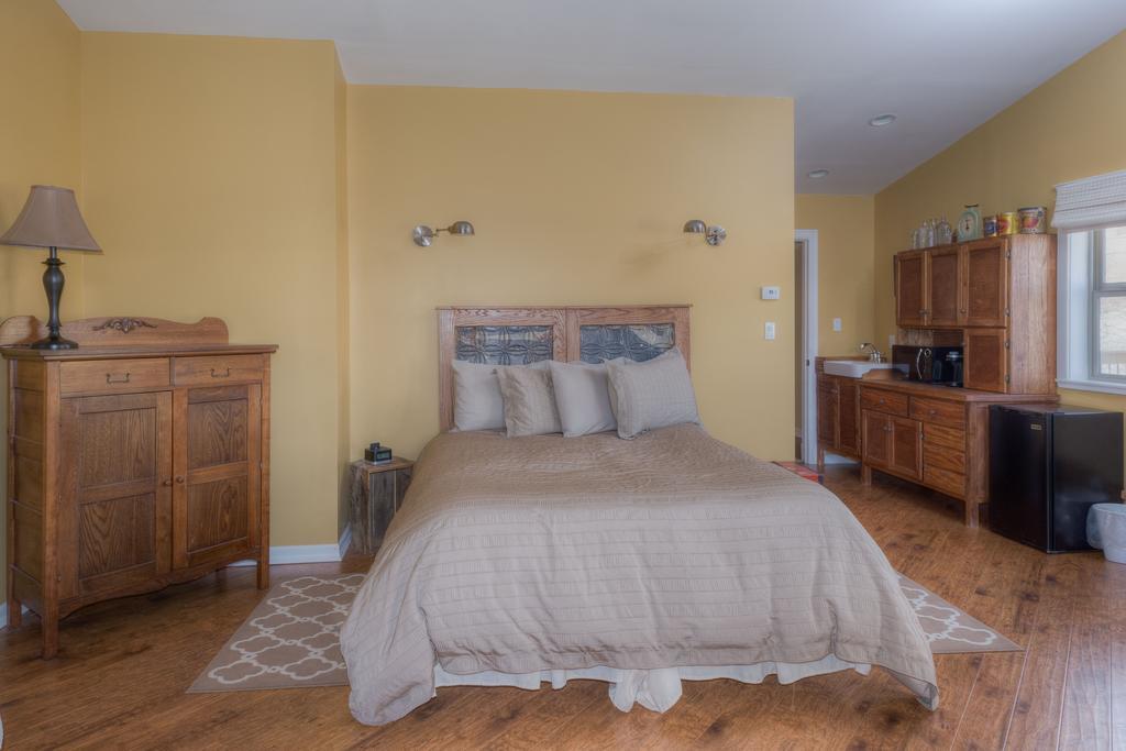 Country Encounters Accommodations Coleman Bilik gambar