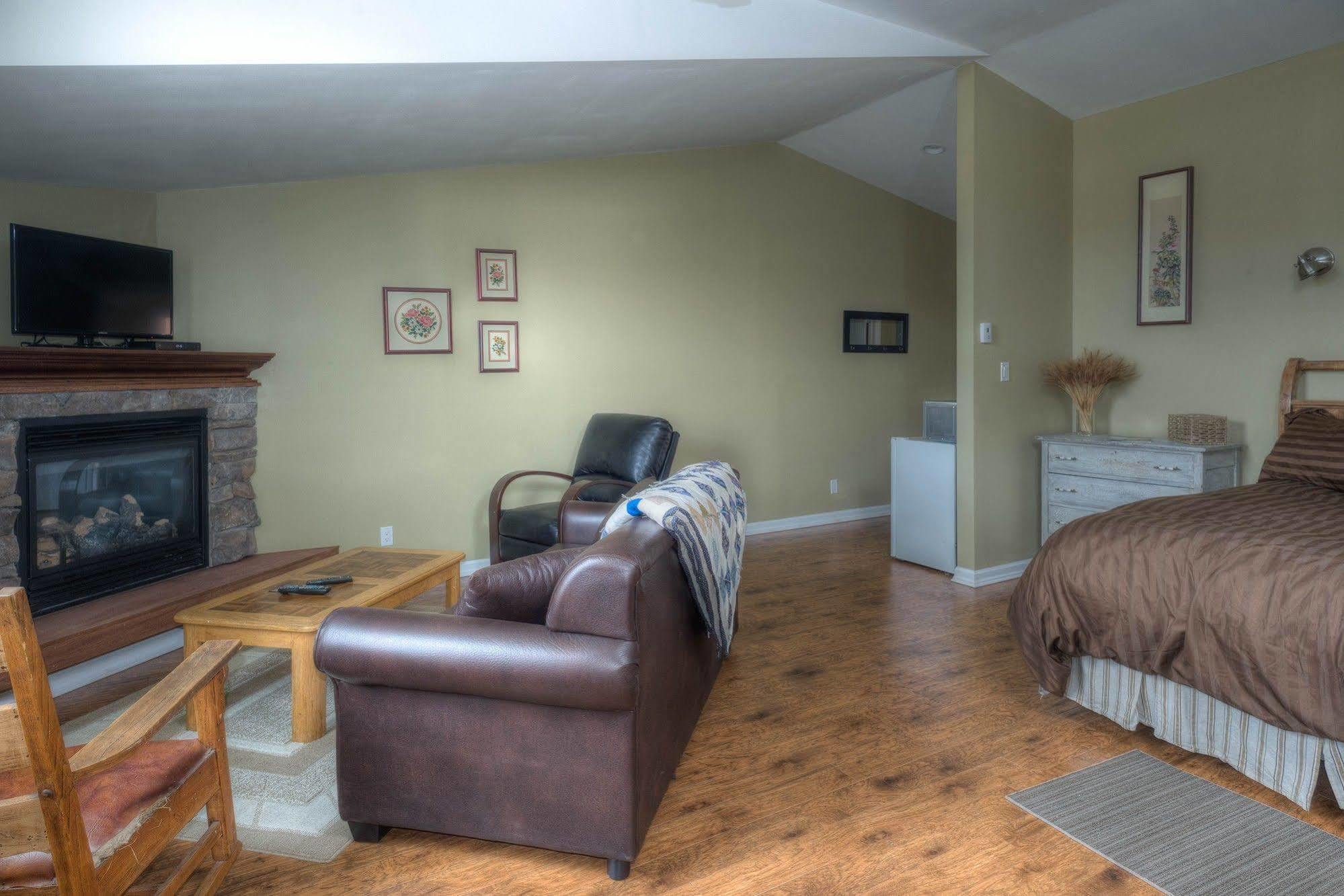 Country Encounters Accommodations Coleman Luaran gambar