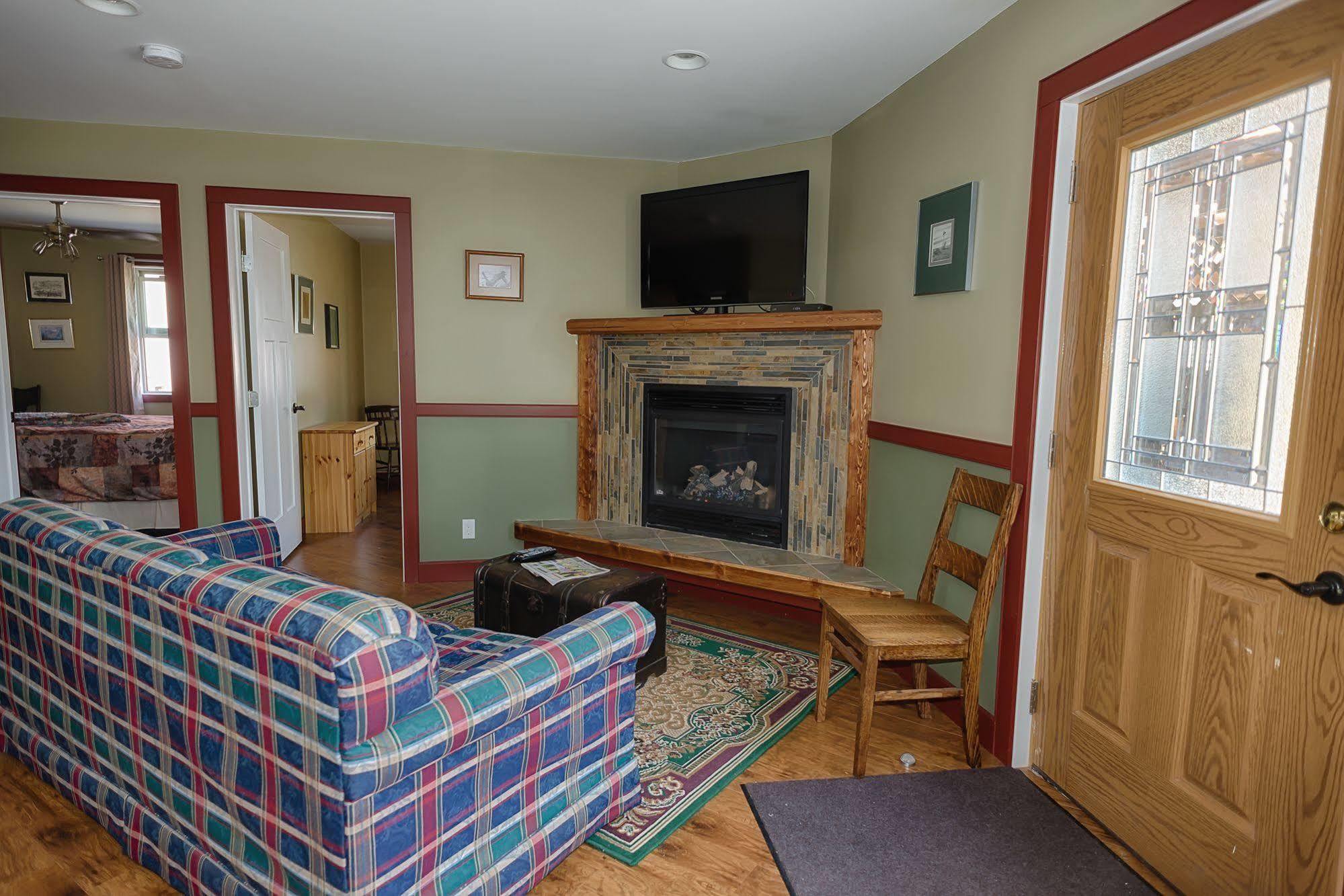Country Encounters Accommodations Coleman Luaran gambar
