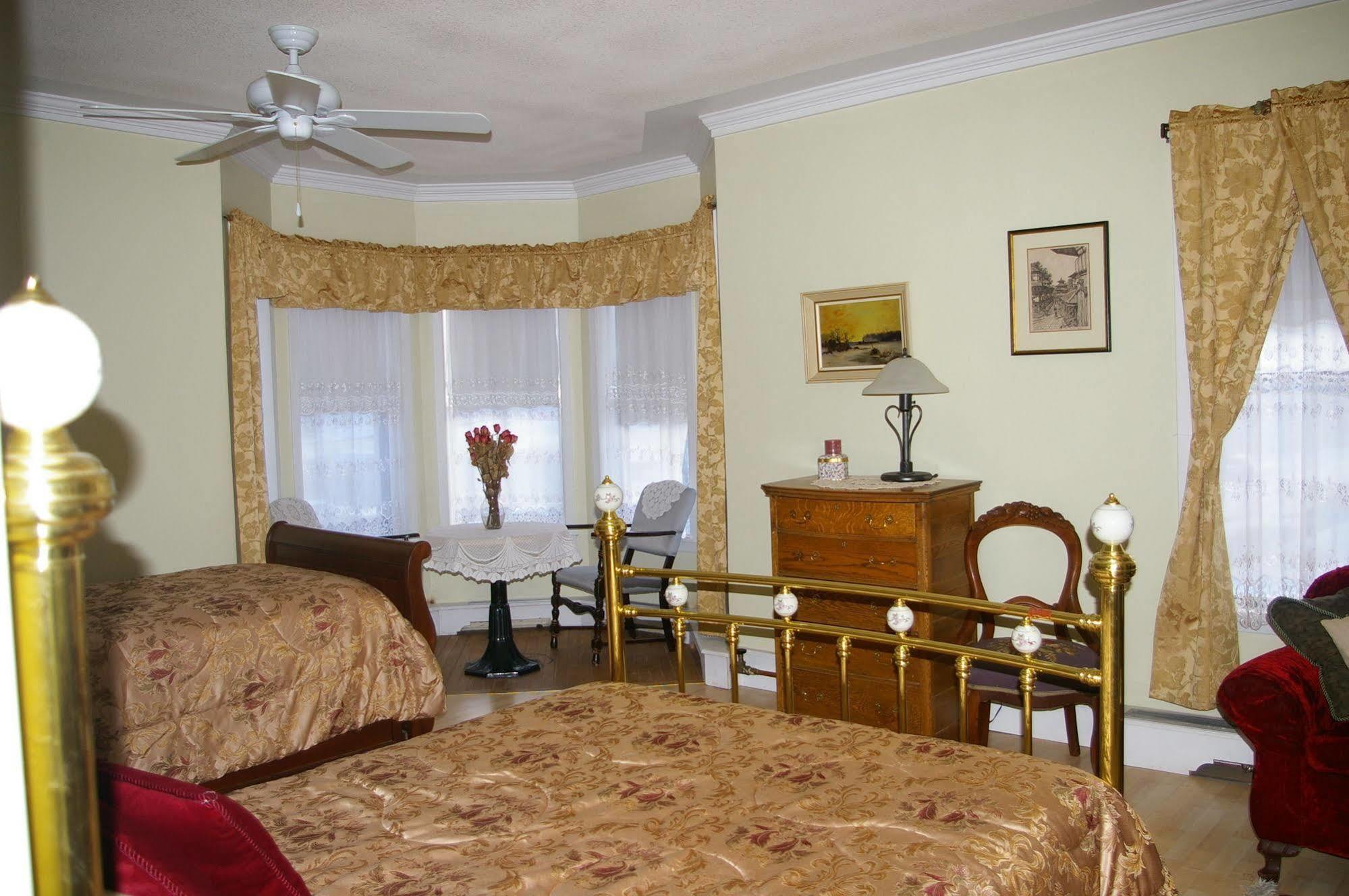 Country Encounters Accommodations Coleman Luaran gambar