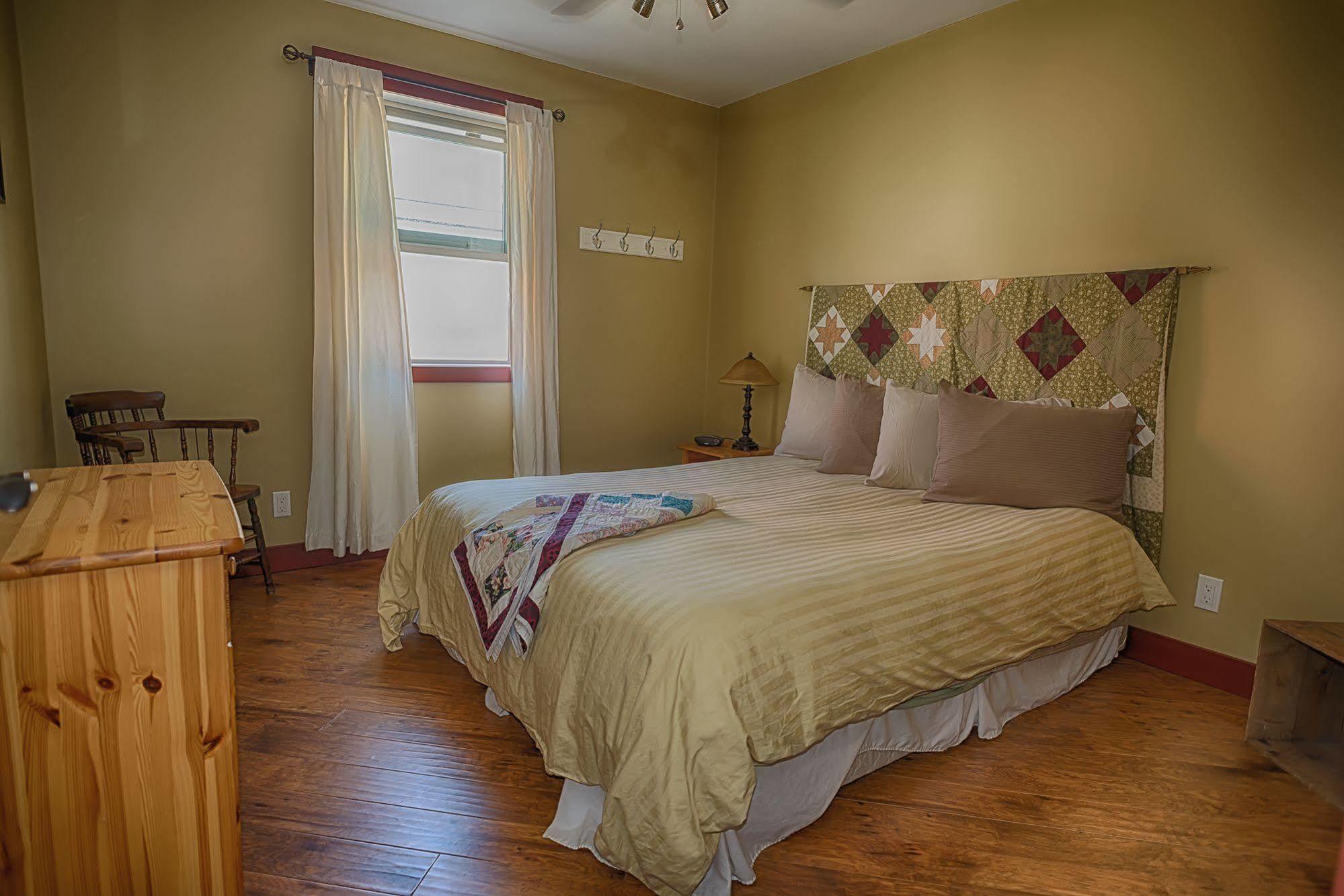Country Encounters Accommodations Coleman Luaran gambar